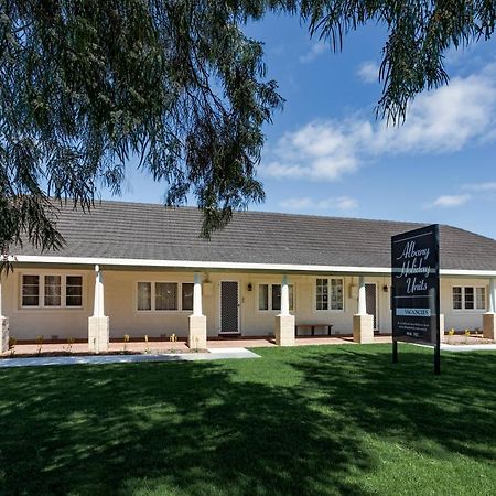 Albany Holiday Units Bagian luar foto