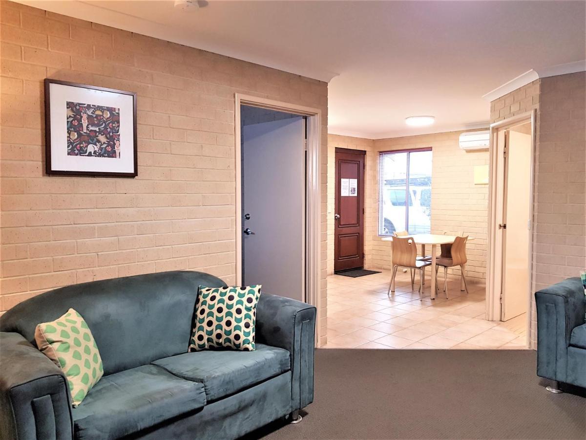 Albany Holiday Units Bagian luar foto