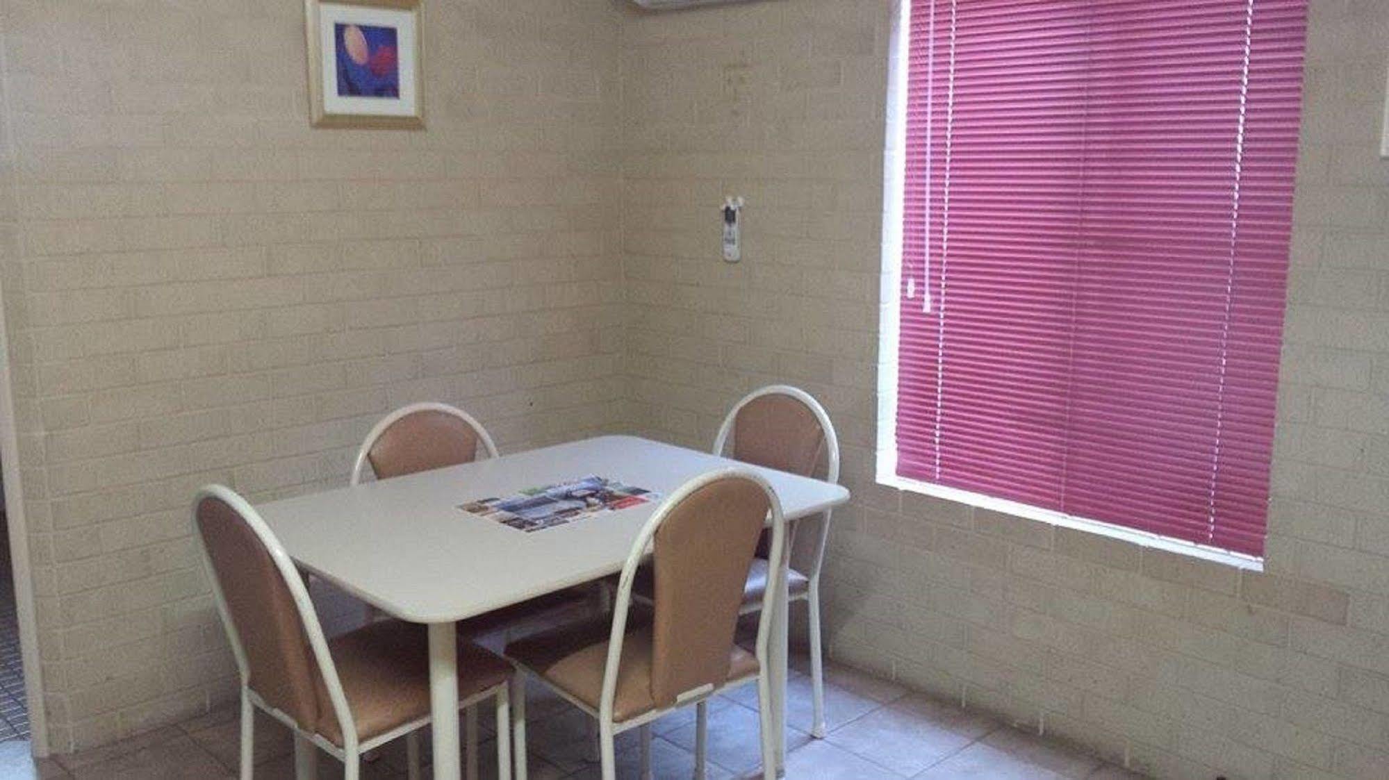 Albany Holiday Units Bagian luar foto