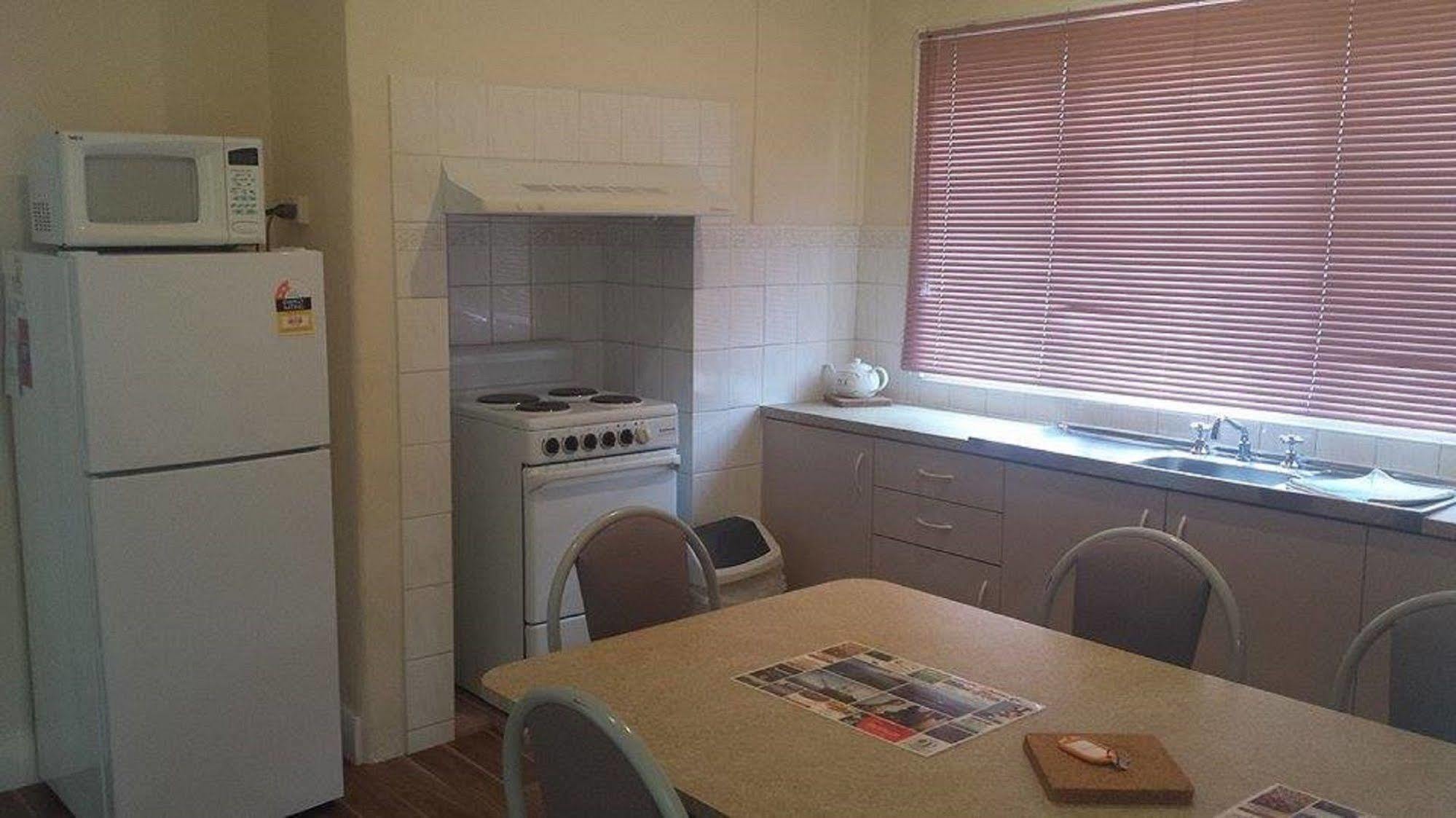Albany Holiday Units Bagian luar foto