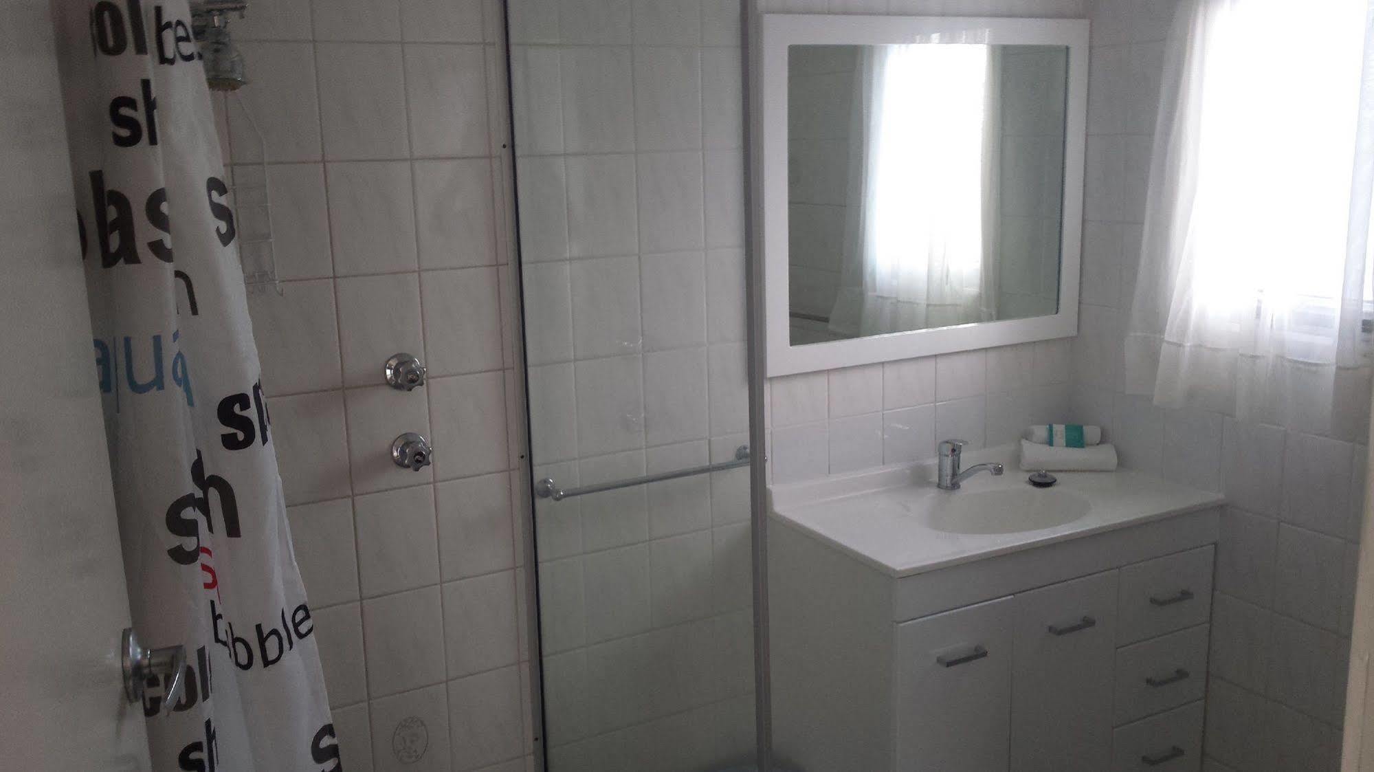 Albany Holiday Units Bagian luar foto