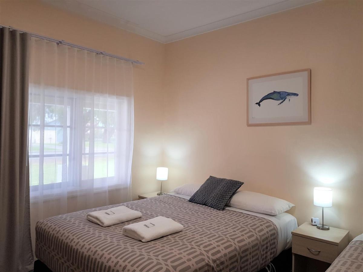 Albany Holiday Units Bagian luar foto